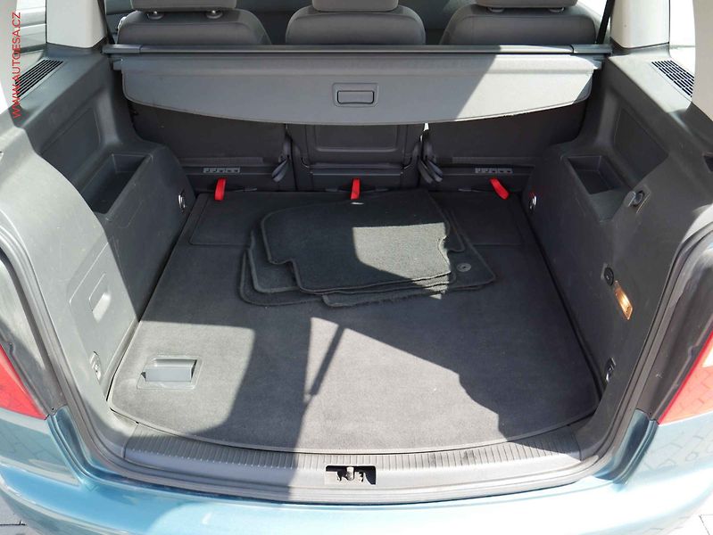 Volkswagen Touran (2004) 1.9TDi, DSG - fotka 7 z 15