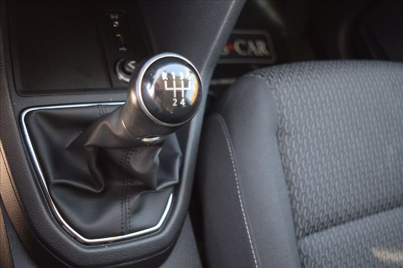 Volkswagen Caddy 2,0 TDI 75KW ODPOČET 2XPNEU - fotka 48 z 50