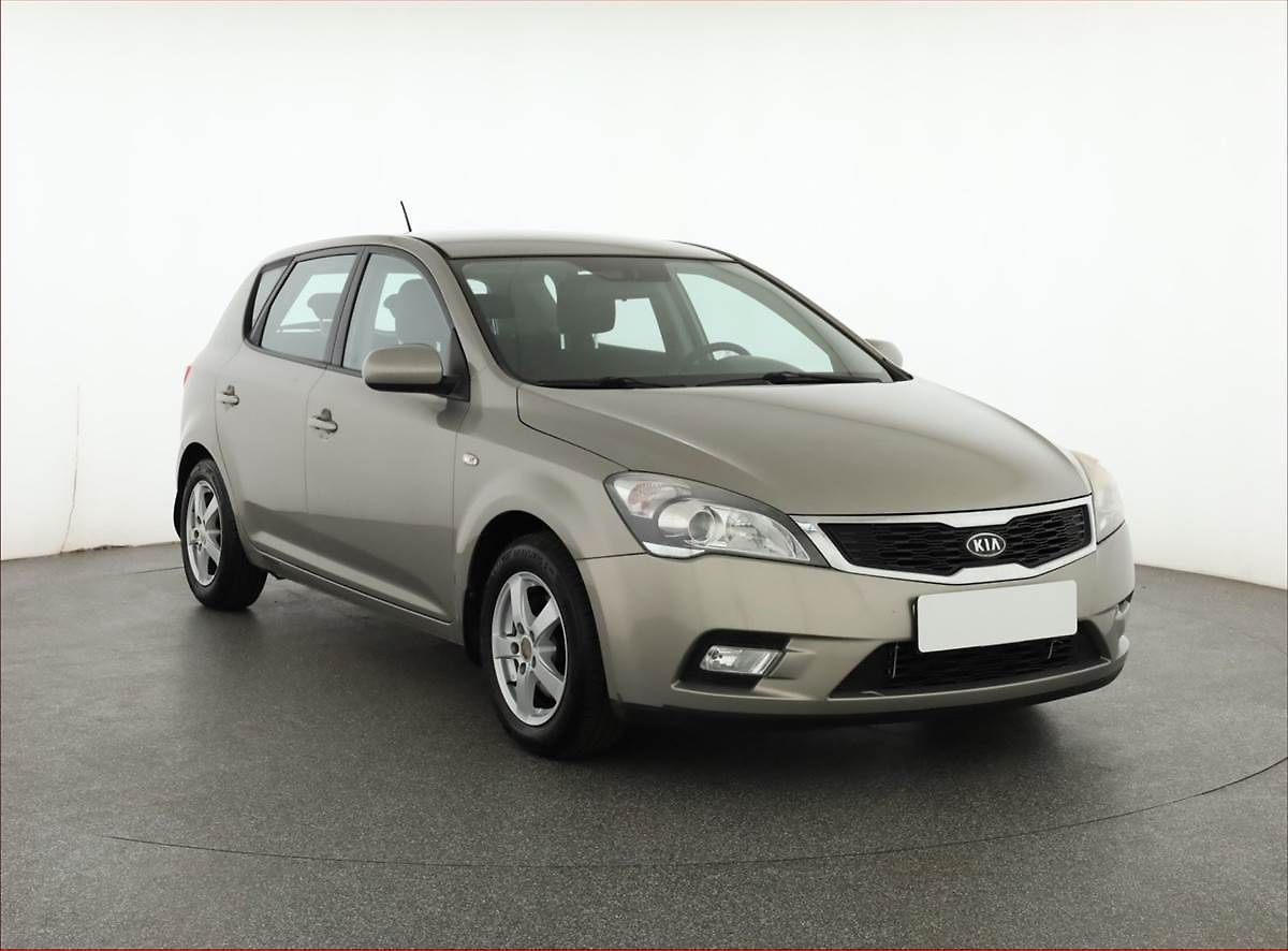 Kia Ceed 1.4 CVVT, po STK, oblíbený vůz