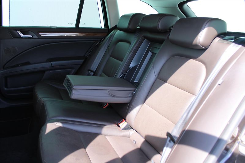 Škoda Superb 3.6 FSI 4x4 L&K NAVI DPH ČR - fotka 10 z 25