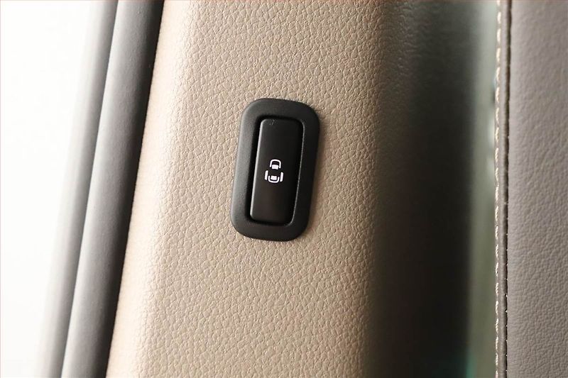 Volkswagen Multivan (2023) 2.0 TDI - fotka 10 z 23
