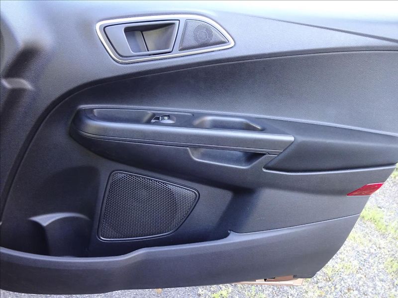 Ford B-MAX 1,0 i 74kW - fotka 25 z 47