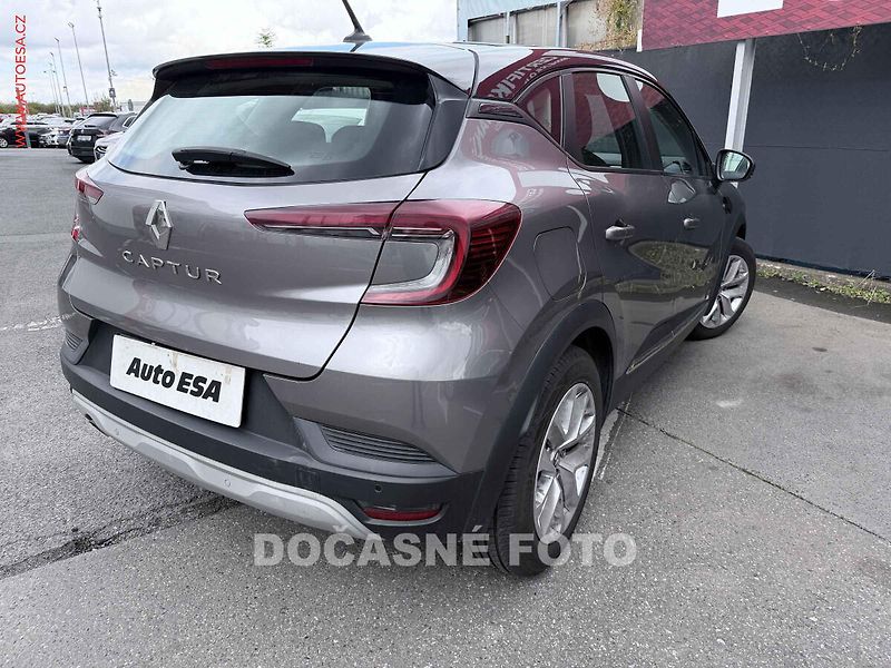 Renault Captur (2020) 1.3TCE, 2.maj,ČR - fotka 2 z 3