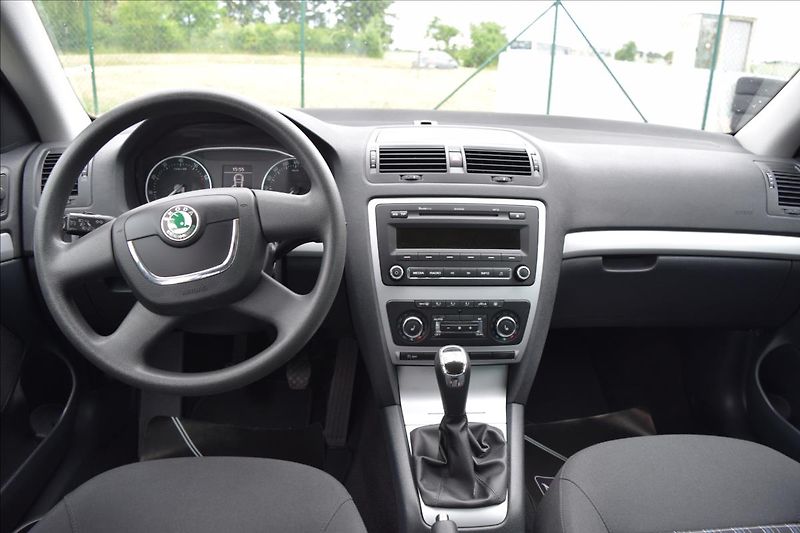 Škoda Octavia 1,2 TSI 77KW 2XKOLA XENONY - fotka 29 z 43