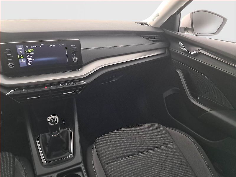 Škoda Octavia (2023) Ambition 2.0 TDI, ČR,1.maj - fotka 8 z 19