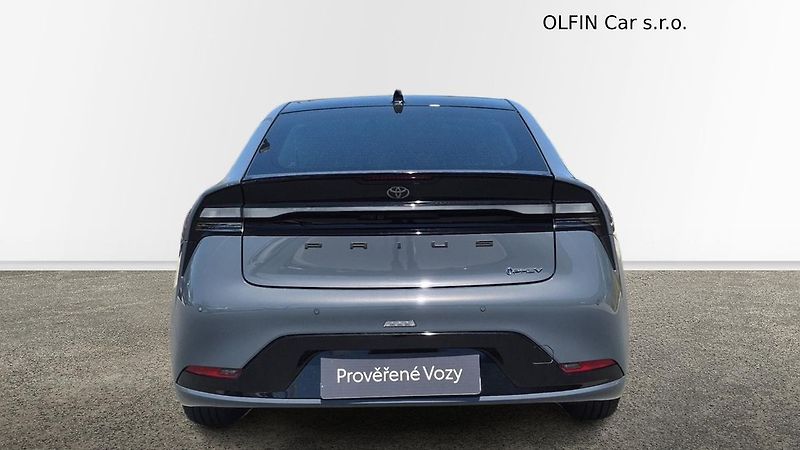 Toyota Prius 2.0PHEV Prestige Skyview - fotka 8 z 30