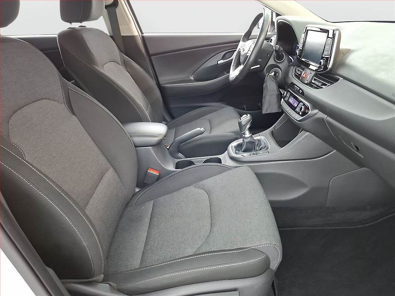 Hyundai i30 (2022) Smart 1.0 T-GDI, Serv.kniha - fotka 9 z 14