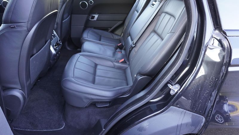 Land Rover Range Rover Sport SPORT 3,0I P400 AUT. 4WD - fotka 43 z 48