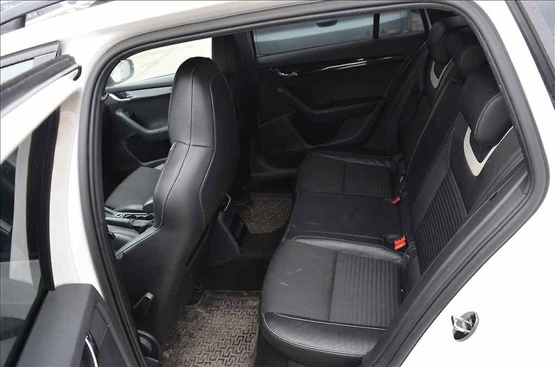 Škoda Octavia (2014) COMBI III. 2,0 TDI RS DSG - fotka 19 z 24