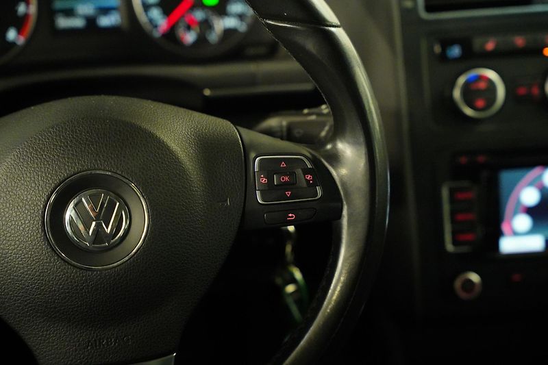 Volkswagen Touran - fotka 17 z 26