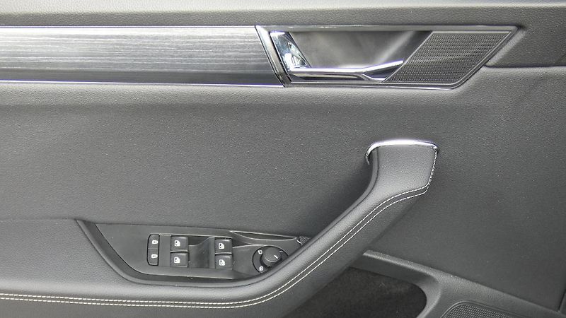 Škoda Superb 2,0 TDI 147kw 4x4 DSG Style - fotka 9 z 27