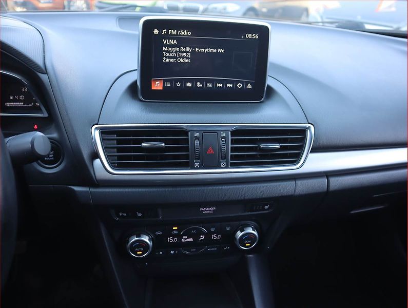Mazda 3 (2015) 2.2 Skyactiv-D, Tempomat - fotka 12 z 19
