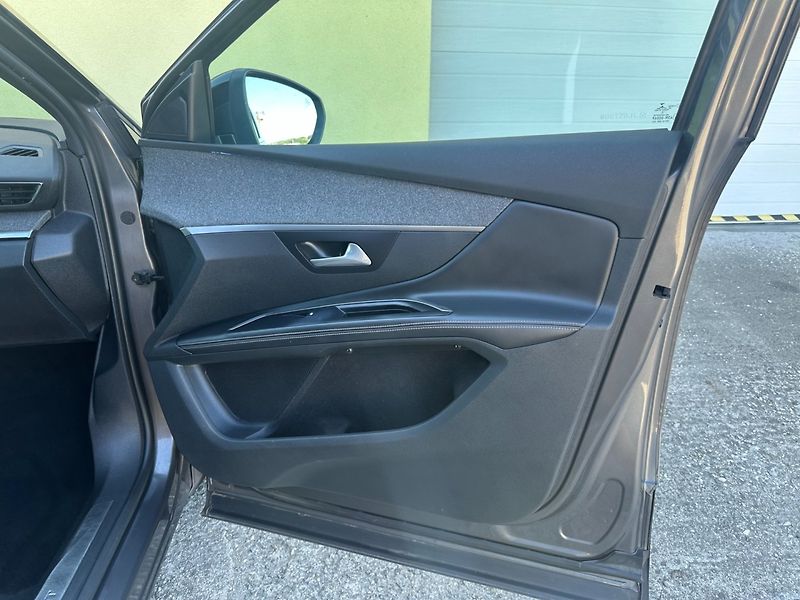 Peugeot 5008 (2018) 1.5HDi 96KW/GTLINE/7MÍST/1MAJ - fotka 23 z 46