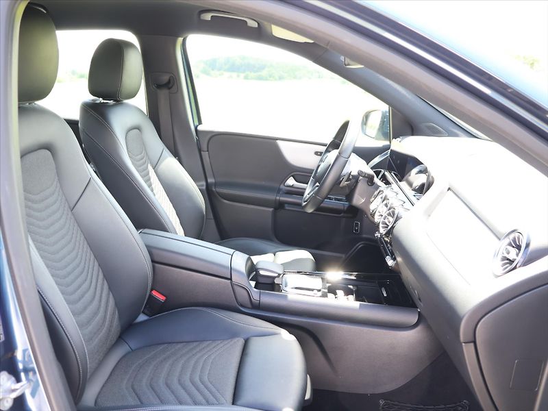 Mercedes-Benz Třídy B 2,0 200d 110kW Aut. LED CZ - fotka 13 z 38