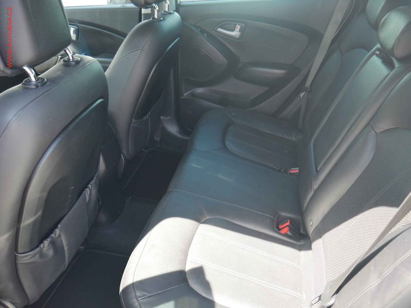 Hyundai ix35 (2014) 2.0CRDi 4x4, ČR, AT, park - fotka 10 z 16