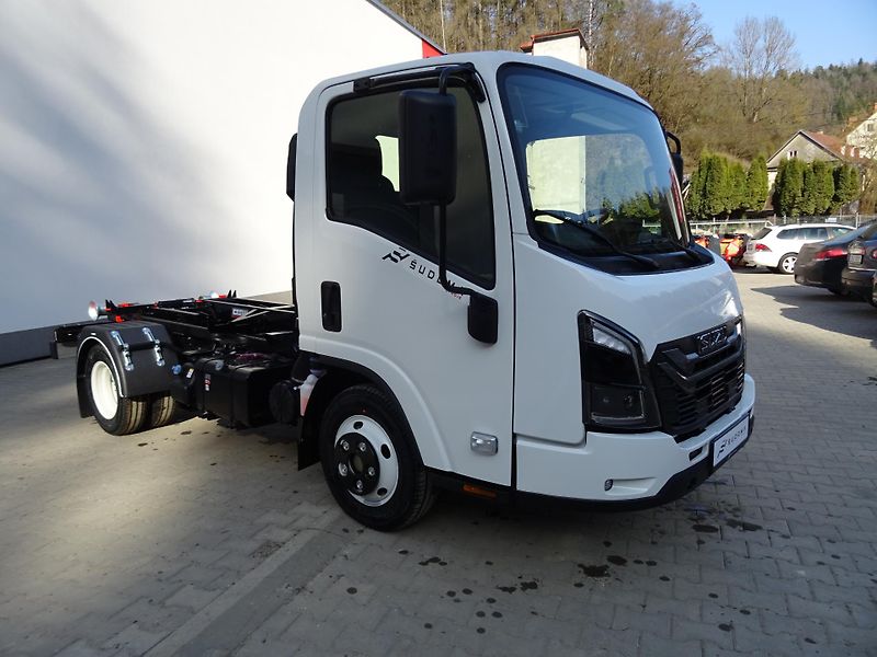 Isuzu M27 (2026) 3.0L, hákový nosič kontejnerů  - fotka 17 z 34