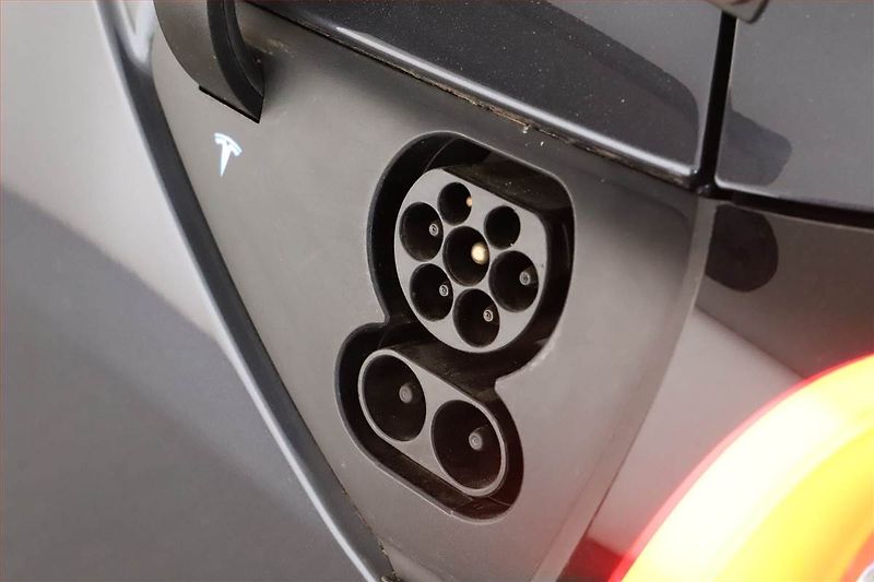 Tesla Model 3 (2020) Std Range Plus 52kWh, SoH 81% - fotka 24 z 25