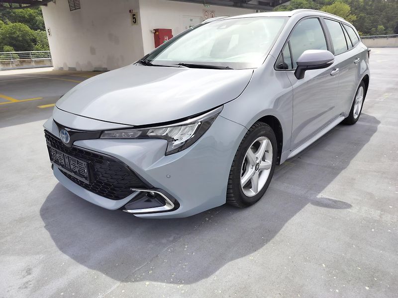 Toyota Corolla 1.8 hybrid business, navigace - fotka 3 z 29