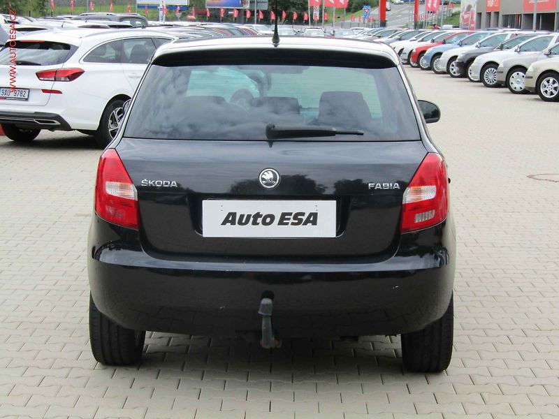 Škoda Fabia (2014) 1.2 TSi, 2.maj,ČR, Ambition - fotka 5 z 19