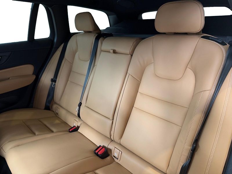 Volvo V60 (2026) B4 PLUS BRIGHT        - fotka 13 z 19
