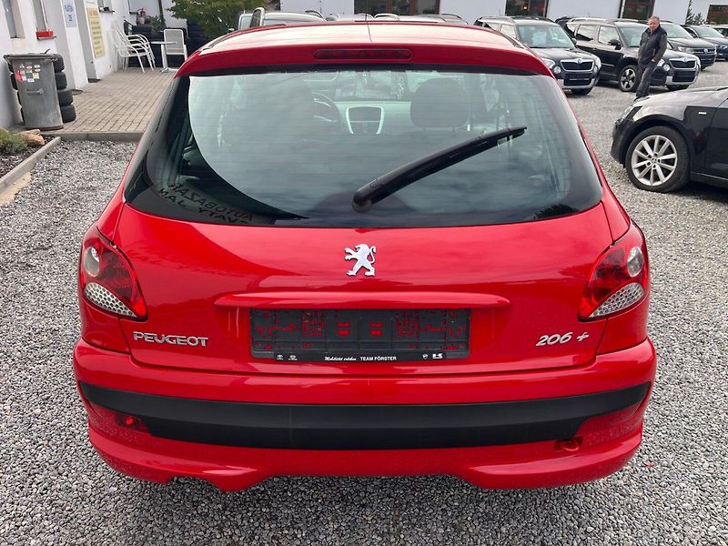 Peugeot 206 (2009) + 1.1 i - fotka 3 z 15