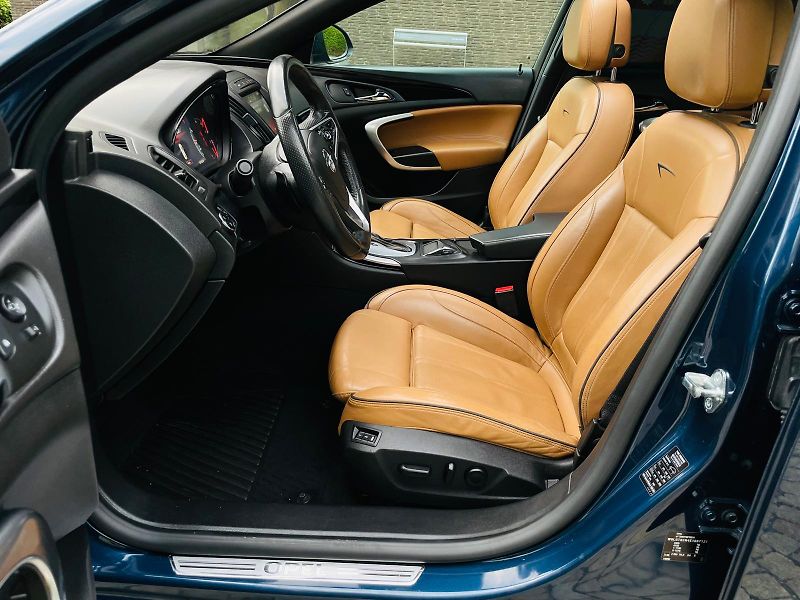 Opel Insignia 2.0CDTi 4x4 AUTOMAT SERVISKA - fotka 29 z 53