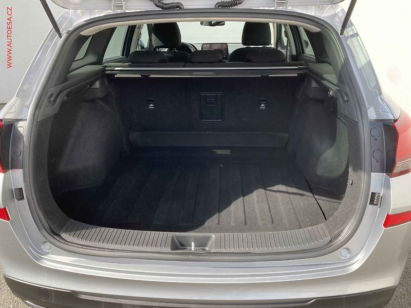 Hyundai i30 (2023) 1.5 DPi, 2.maj,ČR, Smart - fotka 7 z 18