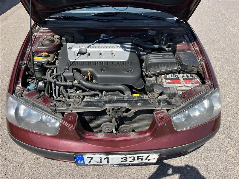 Hyundai Elantra 2,0 CRDi KLIMA TAŽNÉ STK 12/27 - fotka 23 z 29