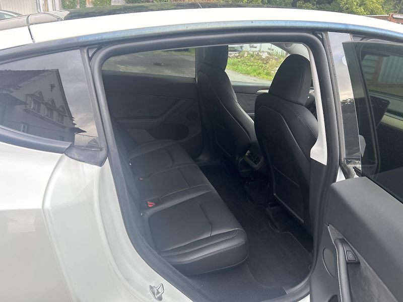 Tesla Model Y ZAMLUVENO !  TZ 94% - fotka 4 z 5
