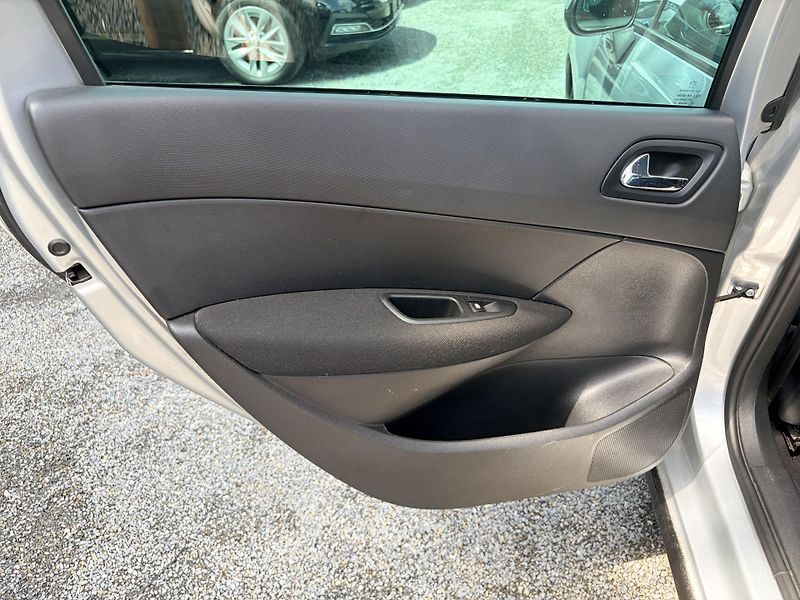Peugeot 308 SW 1.6HDI TAŽNÉ - fotka 17 z 27