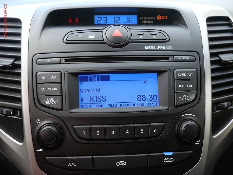 Hyundai ix20 (2012) 1.4i, ČR, AC, park.asist - fotka 14 z 17