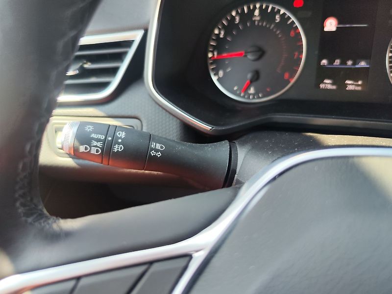 Renault Clio 1.0 TCE/74kW ZEN - fotka 22 z 26