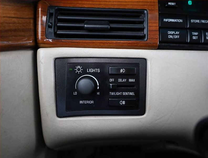 Cadillac Seville (1993) 4.9 V8, Automat, Eko.zaplacen - fotka 13 z 19