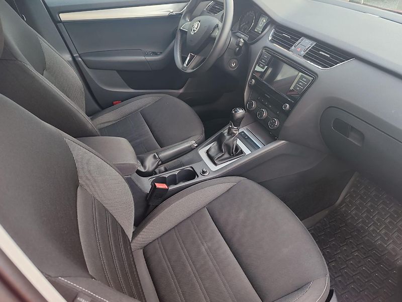 Škoda Octavia 1.6 TDI Led  - fotka 17 z 23