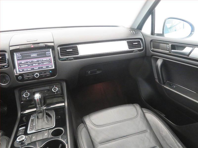 Volkswagen Touareg (2012) 3.0 TDI, 4X4, Automat - fotka 8 z 16