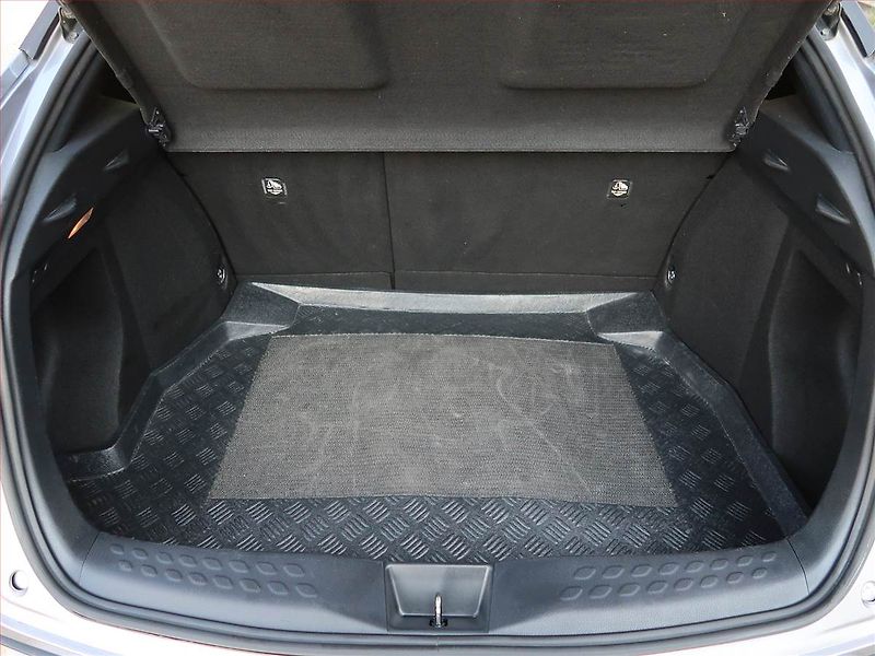 Toyota C-HR (2017) Executive 1.8 Hybrid, Automat - fotka 14 z 18