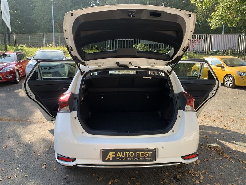 Toyota Auris 1,8 HYBRID 1.MAJ.,ČR,SERVISKA - fotka 19 z 20