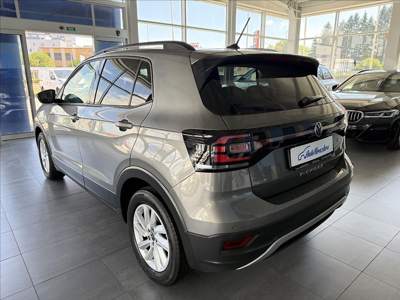 Volkswagen T-Cross 1,0   TSI 81kW,DSG,1.MAJ,SERVI - fotka 4 z 28