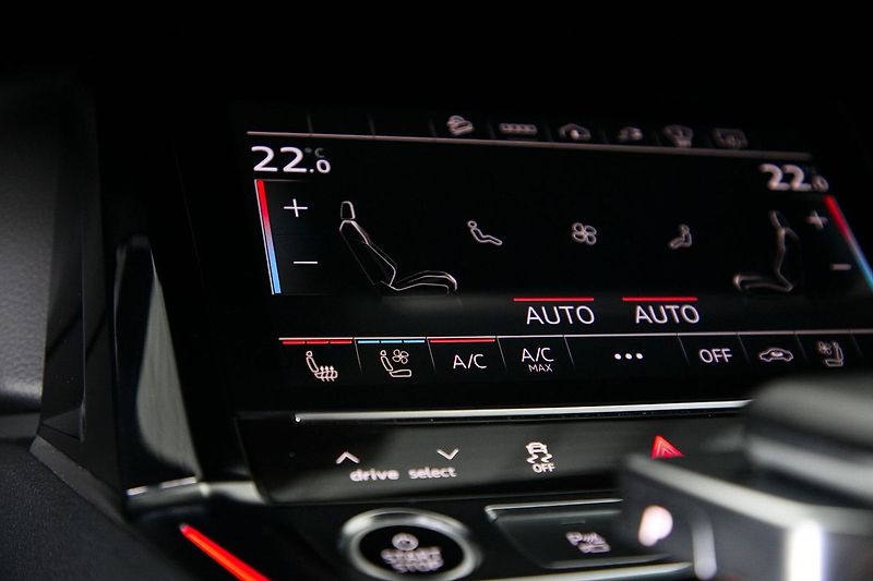 Audi e-tron 55 300kW Tažné HUD NightVision - fotka 27 z 50