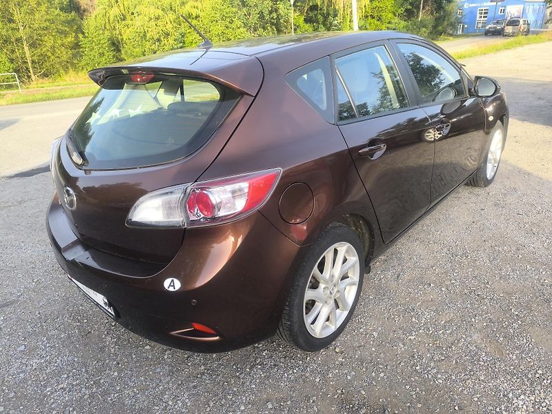 Mazda 3 KRÁSNÁ,MAX VÝBAVA,SERVIS,1MAJ. - fotka 4 z 24