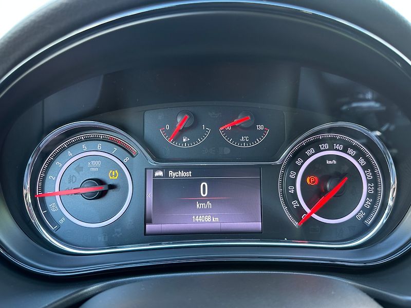 Opel Insignia (2015) 1.4T 103kw Edition - fotka 14 z 23