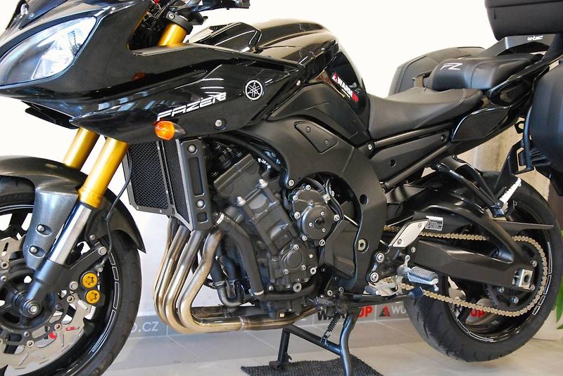 Yamaha FZ 8 S Fazer (2010) hezký stav - fotka 18 z 21