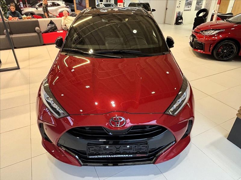 Toyota Yaris 1,5   Executive HEV 130 CVT - fotka 2 z 9