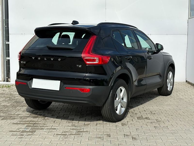 Volvo XC40 Momentum core T2 95kW - fotka 7 z 23
