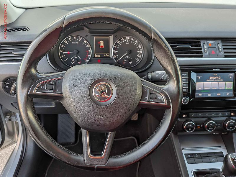 Škoda Octavia (2013) 1.6TDi, ČR, Elegance, bixen - fotka 13 z 15