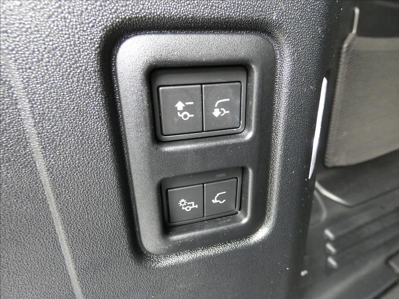 Land Rover Defender 3,0 D300 110 SE,1.maj,ČR,DPH - fotka 32 z 35