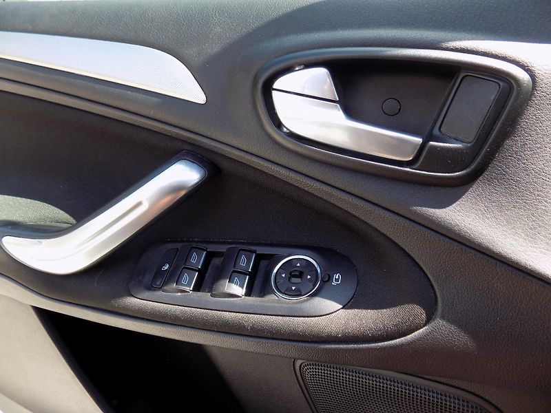 Ford S-MAX 2,0 TDCI 103 KW VÝHŘEV, TAŽNÉ - fotka 33 z 41