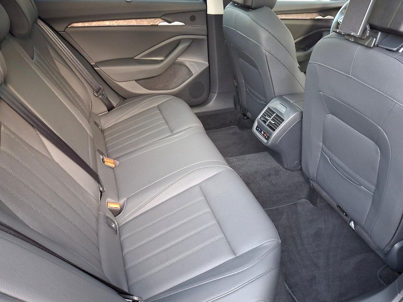 Škoda Superb (2025) Combi iV L&K DSG 1,5TSi 150kW - fotka 13 z 35