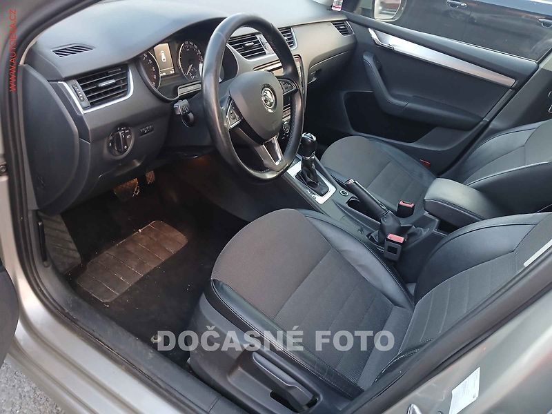 Škoda Octavia (2014) 1.6 TDi, DSG, STK 12/27 - fotka 3 z 3