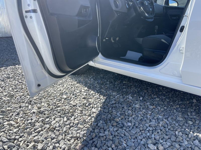 Toyota Yaris 1.5i 16v HYBRID 142TKM TOP 1A! - fotka 80 z 169